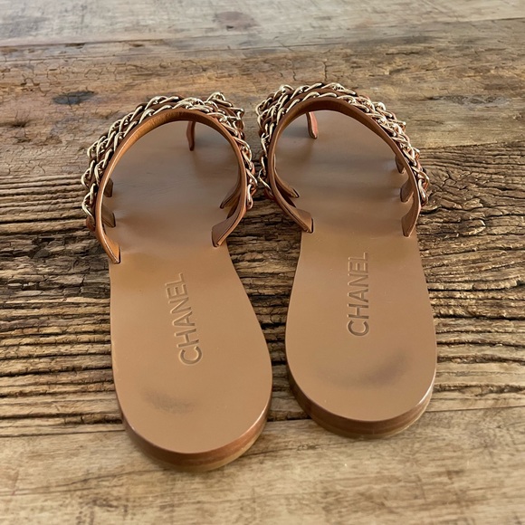 CHANEL LEATHER CHAIN TOE RING SANDALS - Picture 3 of 5